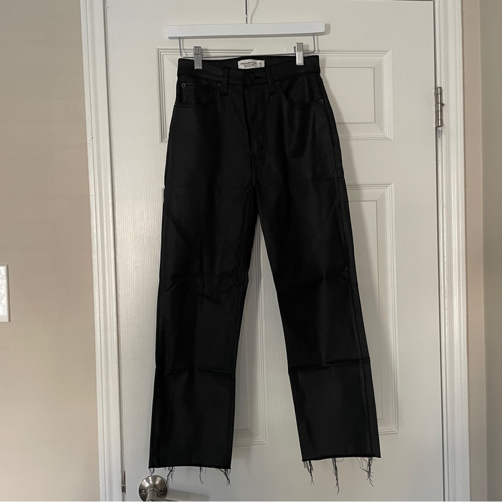 Women’s Abercrombie & Fitch Ultra High Rise Straight Leg Ankle Jean Size 27